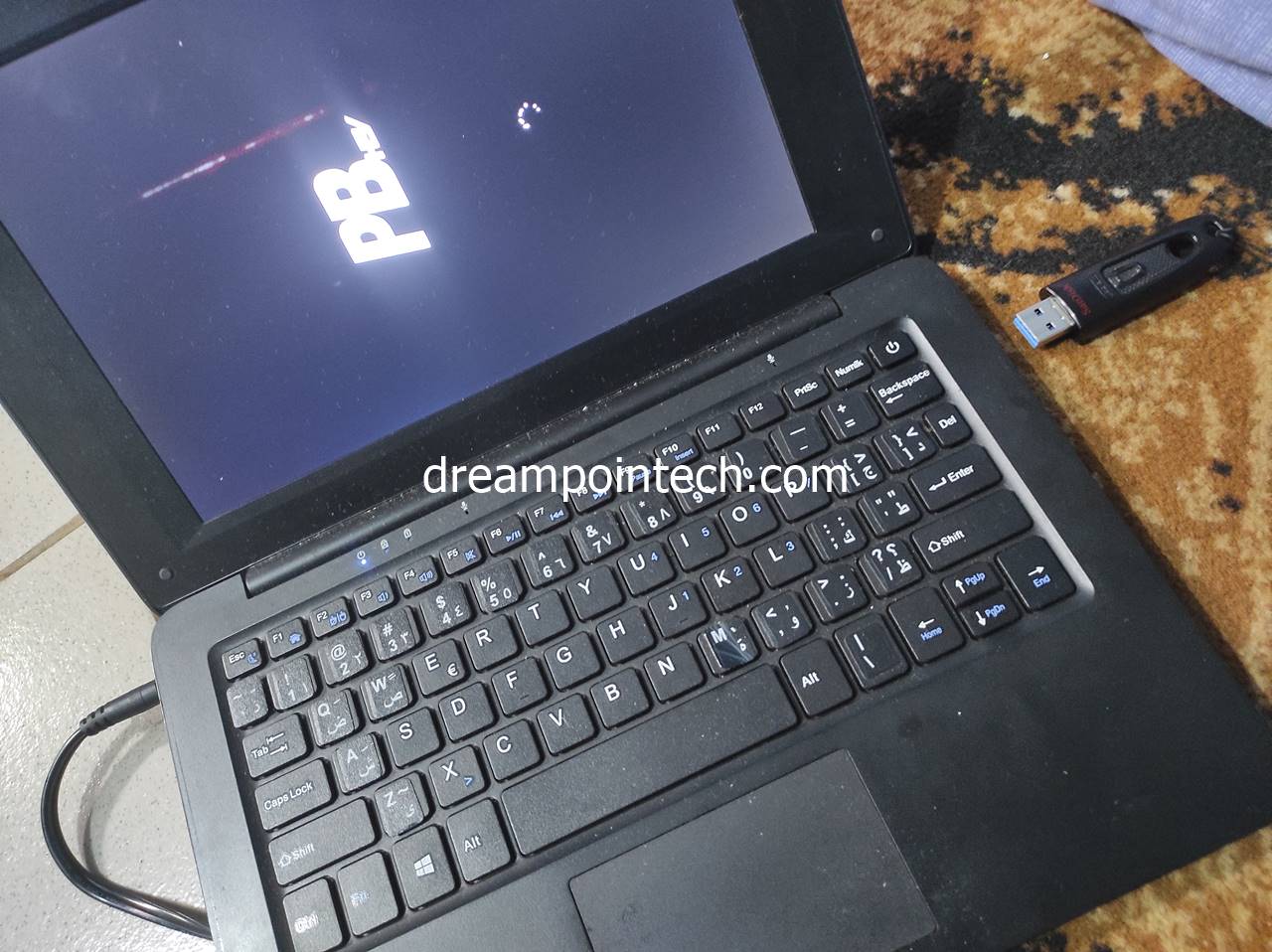 Une fois que l'ordinateur portable redémarre, retirez le disque USB de votre PB HEV.