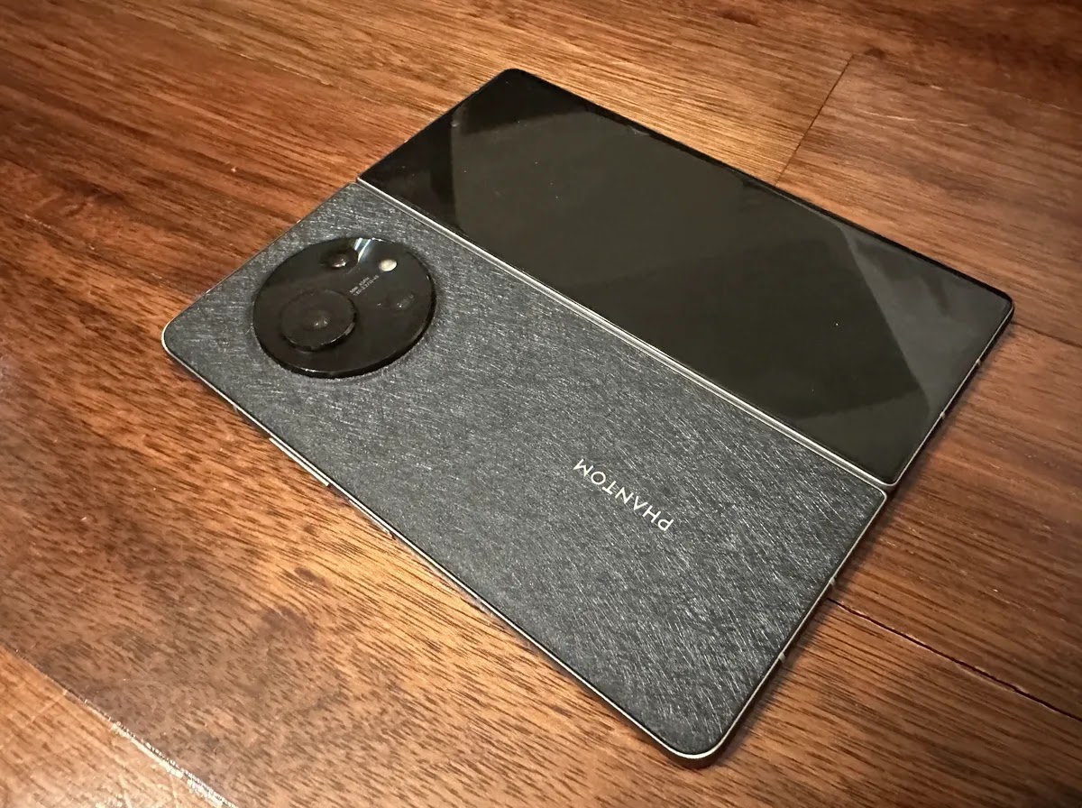 Back and Front View of Tecno Phantom V Fold