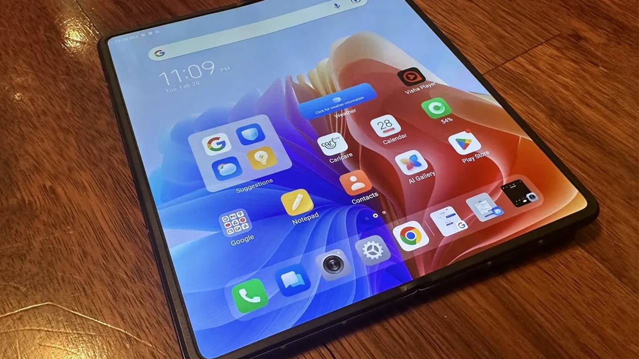 Design and Display of Phantom V Fold