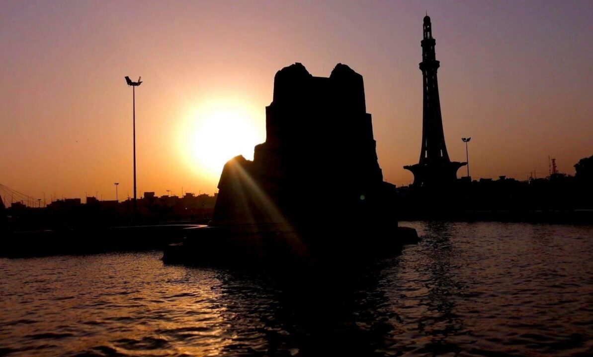  Impressive, peaceful, positive: the emotions that can come in this orange sunset.